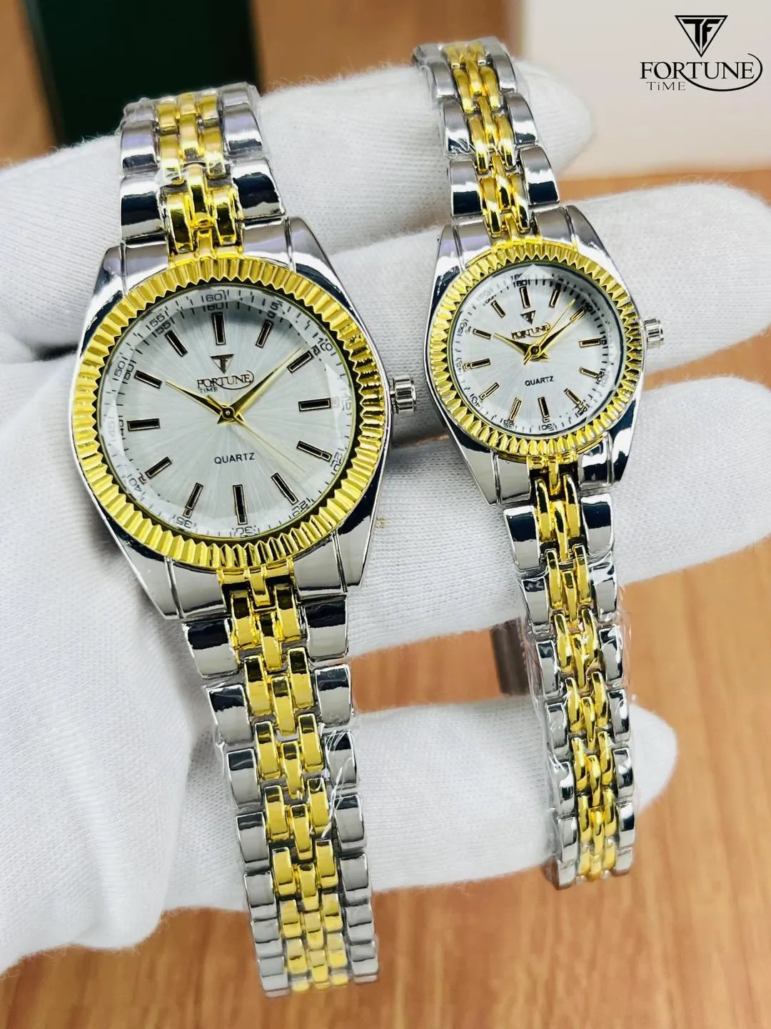 Stylish unisex Analogue couple watches -2 pcs water Resistant Quartz